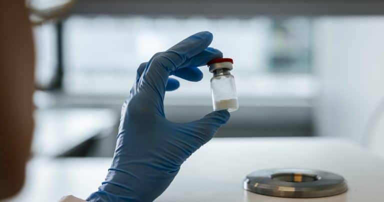 Inspecting lyophilized product vials